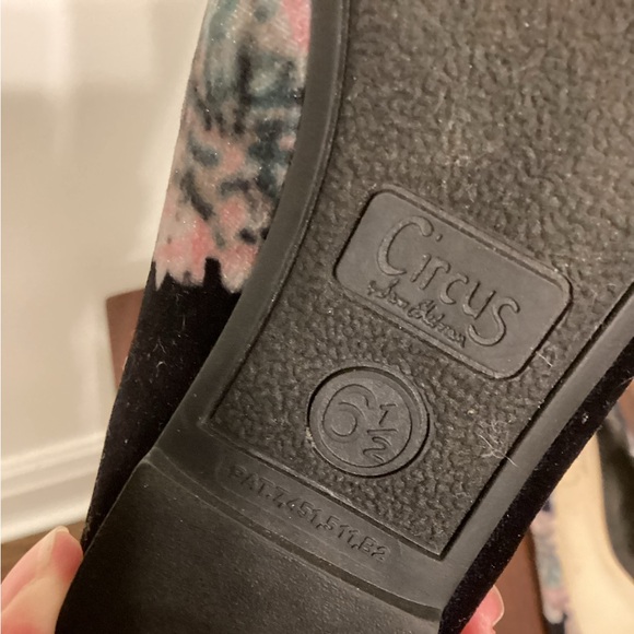 Circus by Sam Edelman Pretty Black Floral Velvet Flats Size 6.5 - Picture 9 of 9